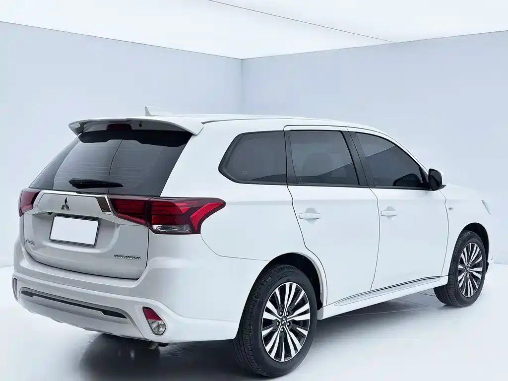 Mitsubishi Outlander — фото 2