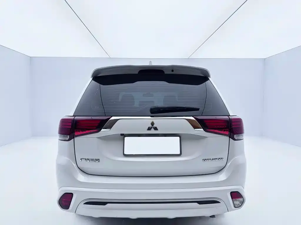 Mitsubishi Outlander — фото 5