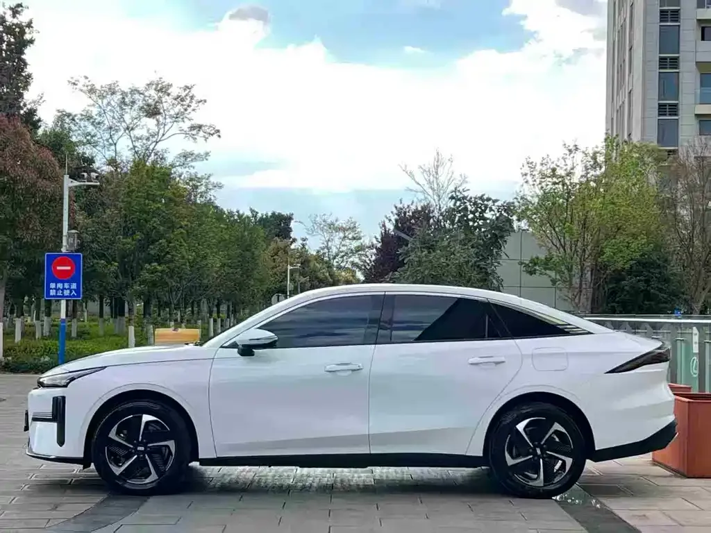 Geely Galaxy L6 — фото 7