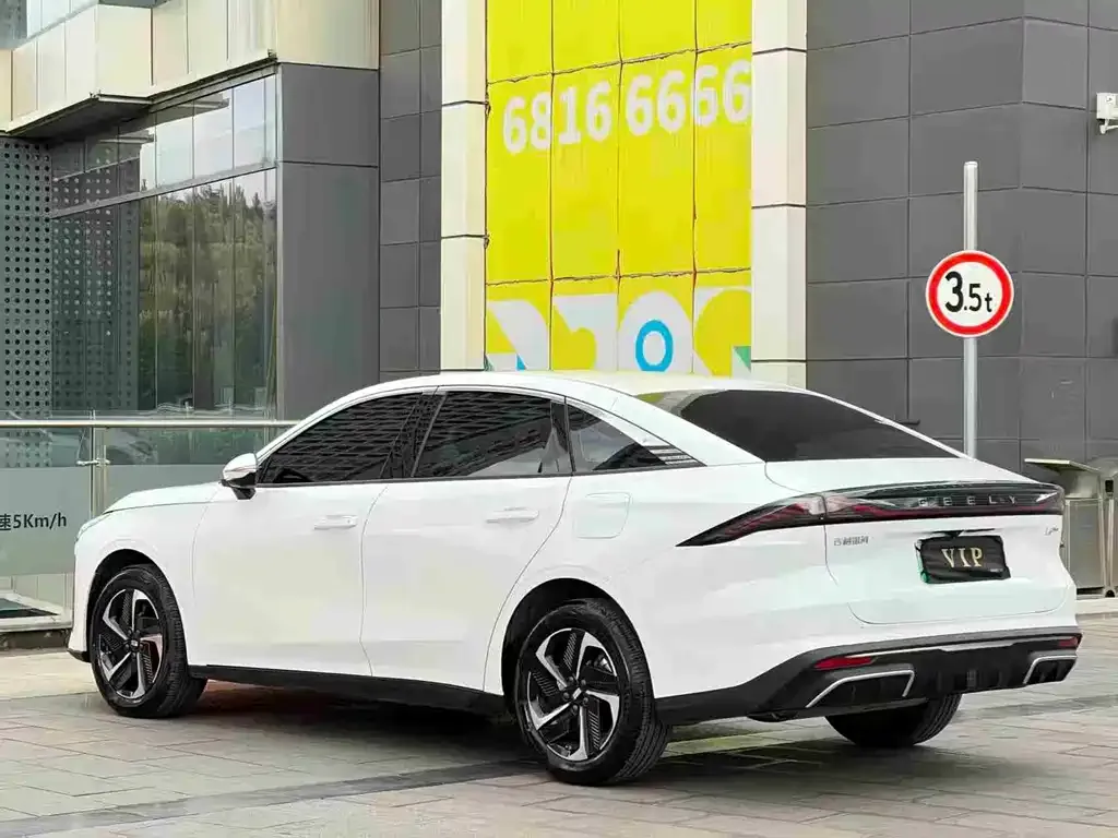 Geely Galaxy L6 — фото 8