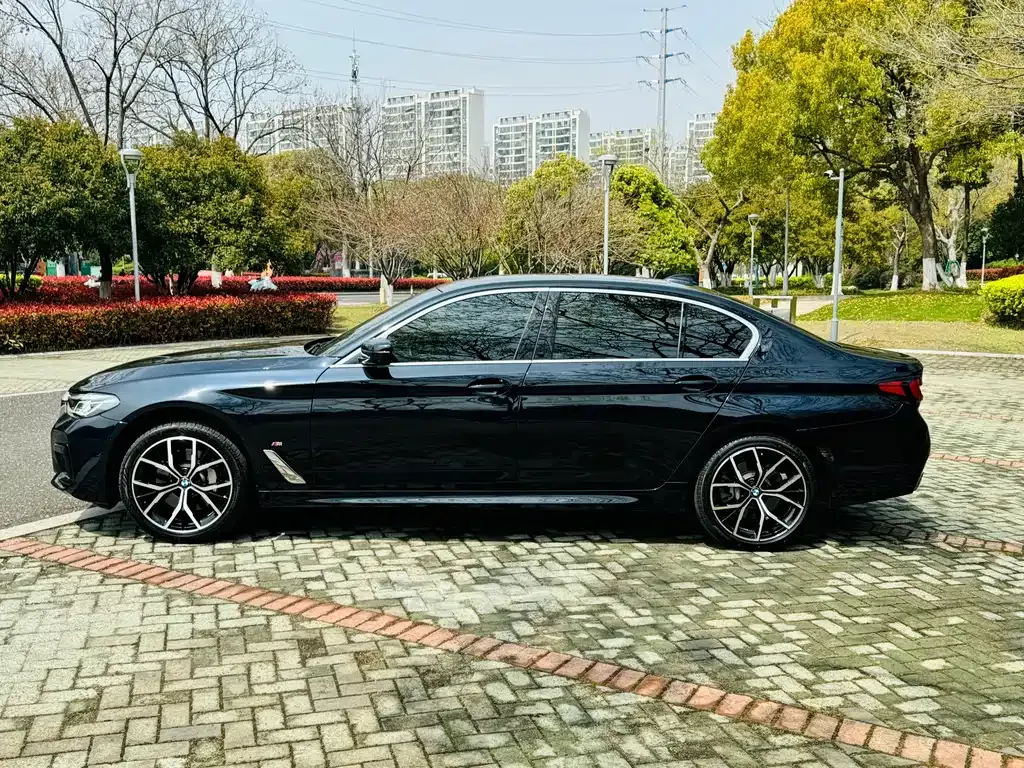 BMW 5 Series — фото 10