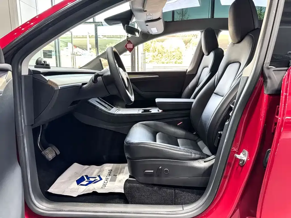 Tesla Model Y — фото 8