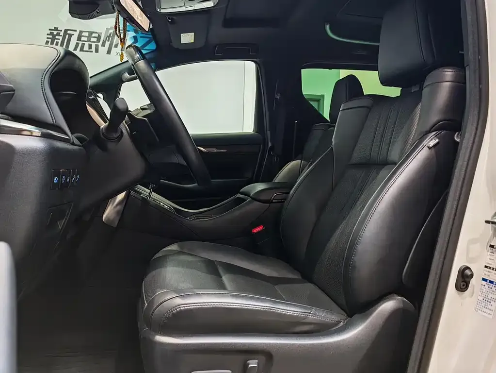 Toyota Vellfire — фото 6