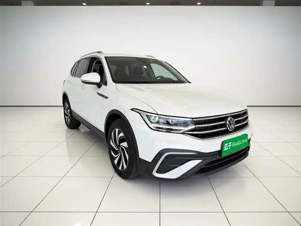 Volkswagen Tiguan L — фото 5