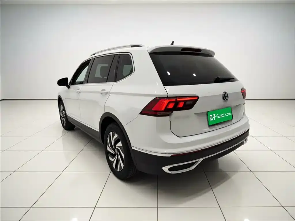 Volkswagen Tiguan L — фото 8