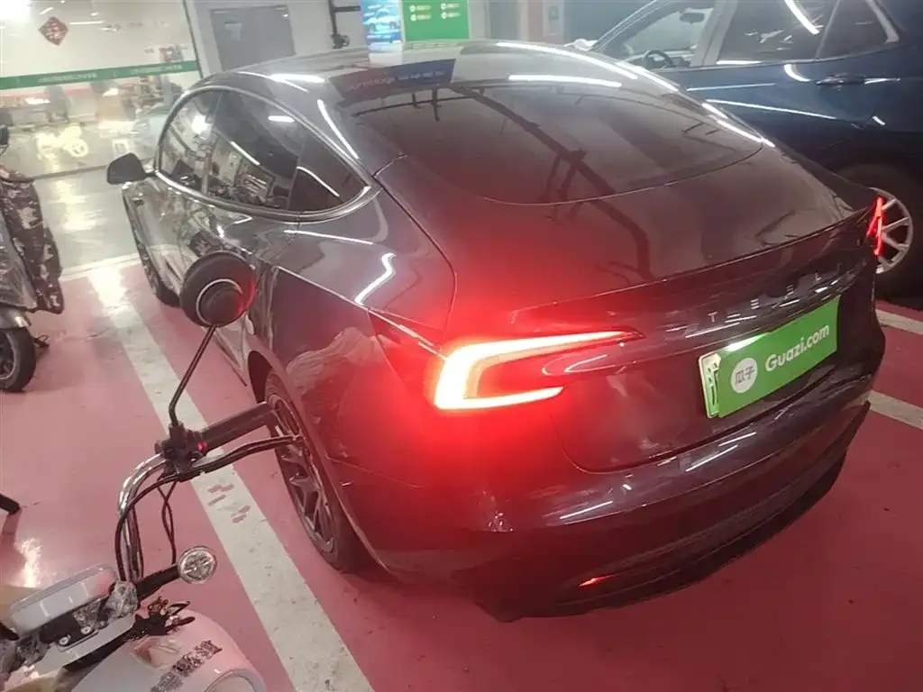 Tesla Model 3 — фото 10