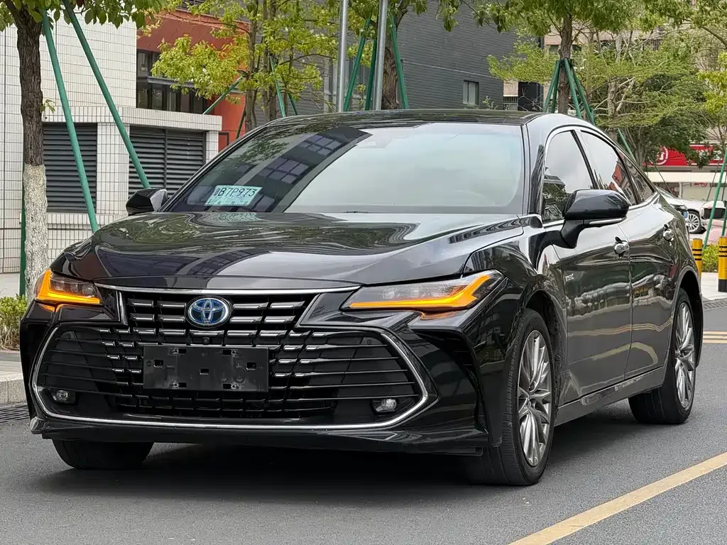 Toyota Avalon — фото 1