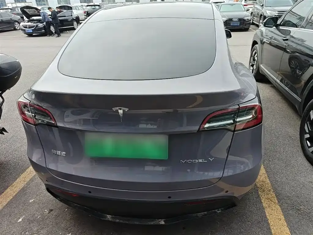 Tesla Model Y — фото 4