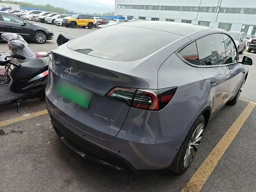 Tesla Model Y — фото 5