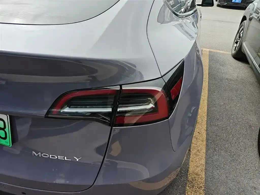 Tesla Model Y — фото 8