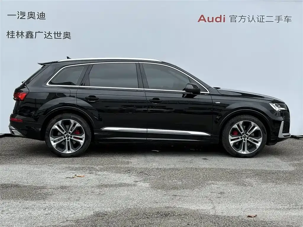 Audi Q7 — фото 9