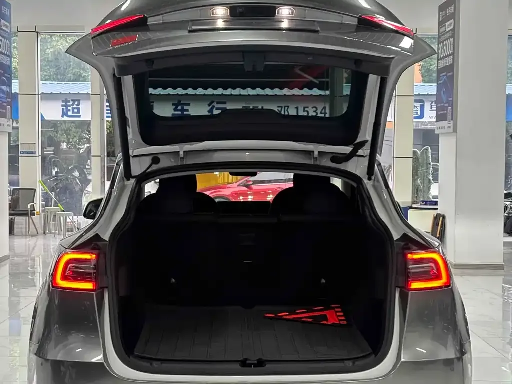 Tesla Model Y — фото 7