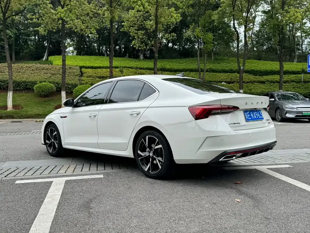 Skoda Octavia — фото 2