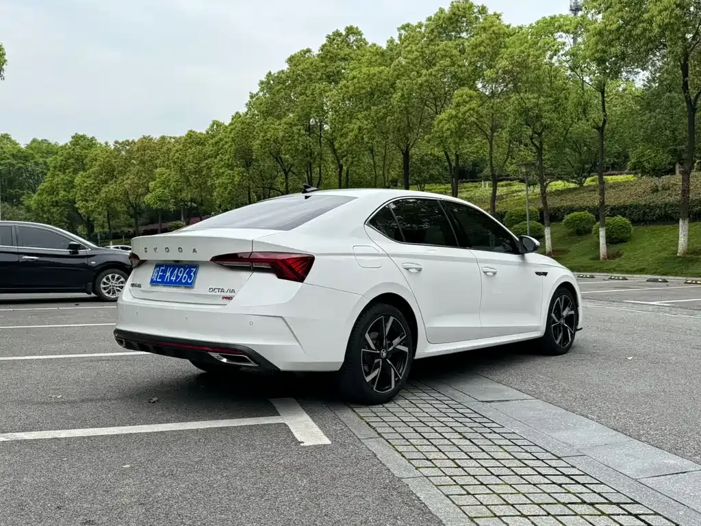 Skoda Octavia — фото 6