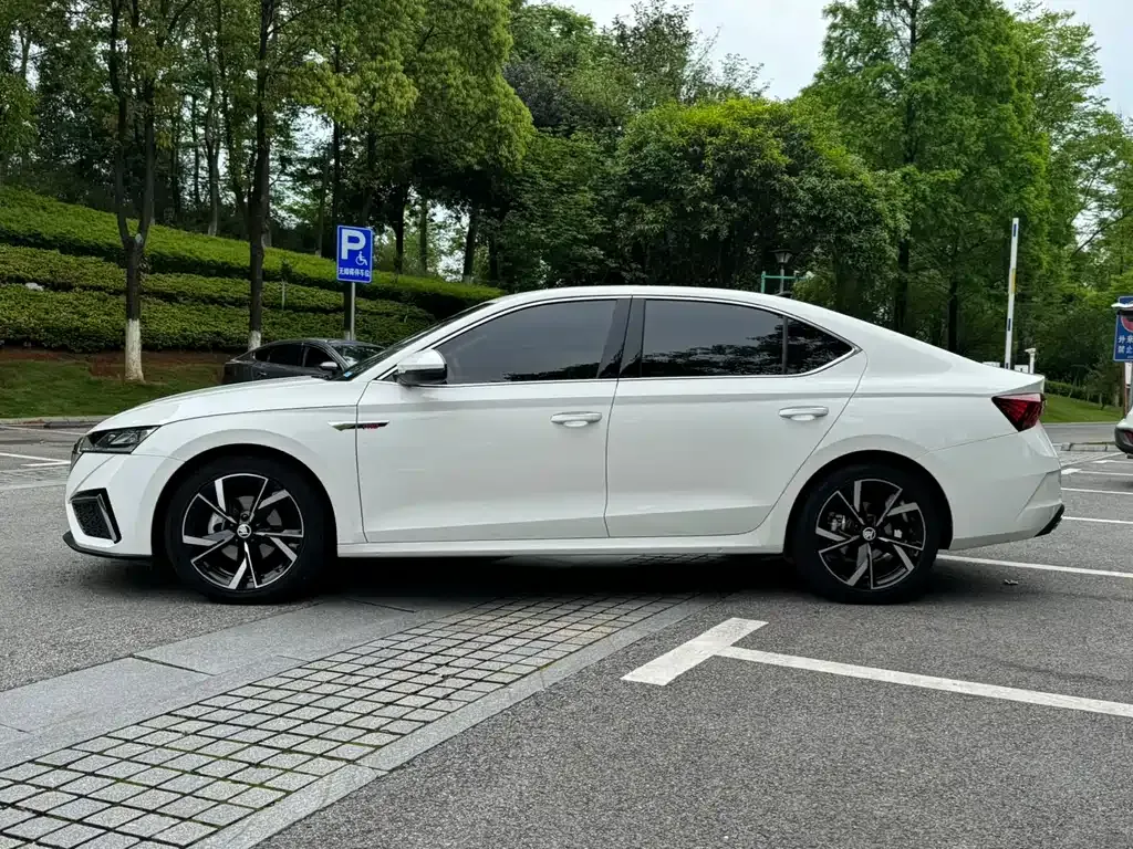 Skoda Octavia — фото 7