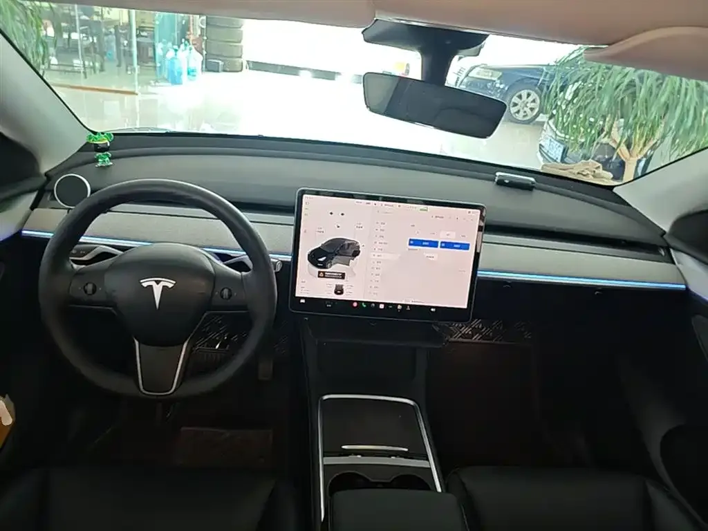 Tesla Model Y — фото 8