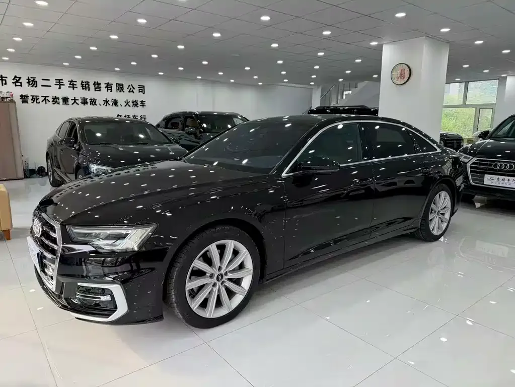Audi A6L — фото 1