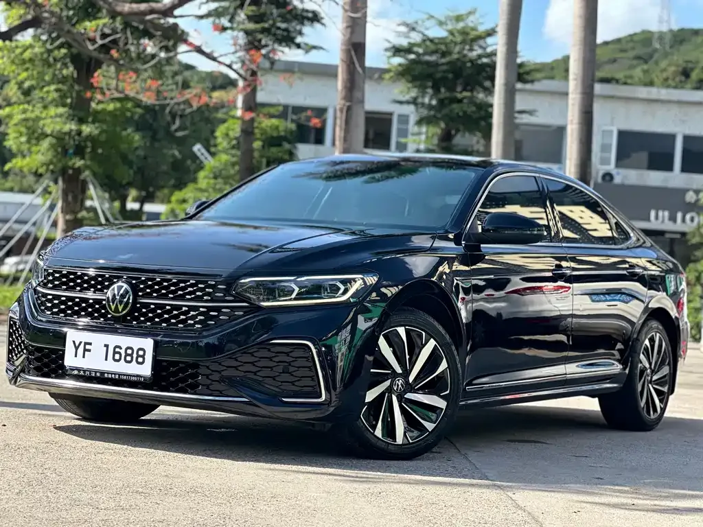 Volkswagen Passat — фото 1