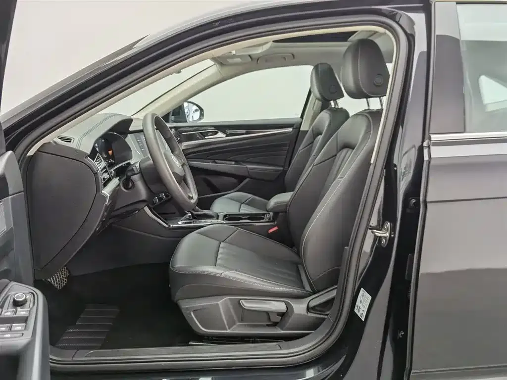Volkswagen Passat 2023 из CN, фото 4