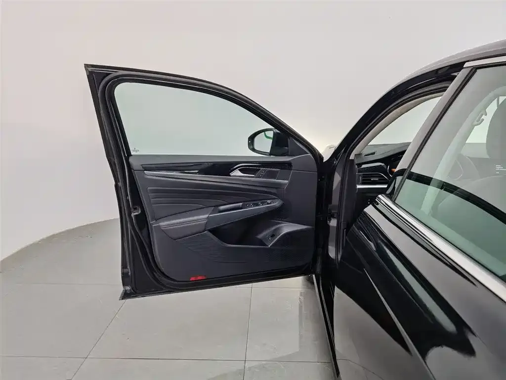 Volkswagen Passat 2023 из CN, фото 7