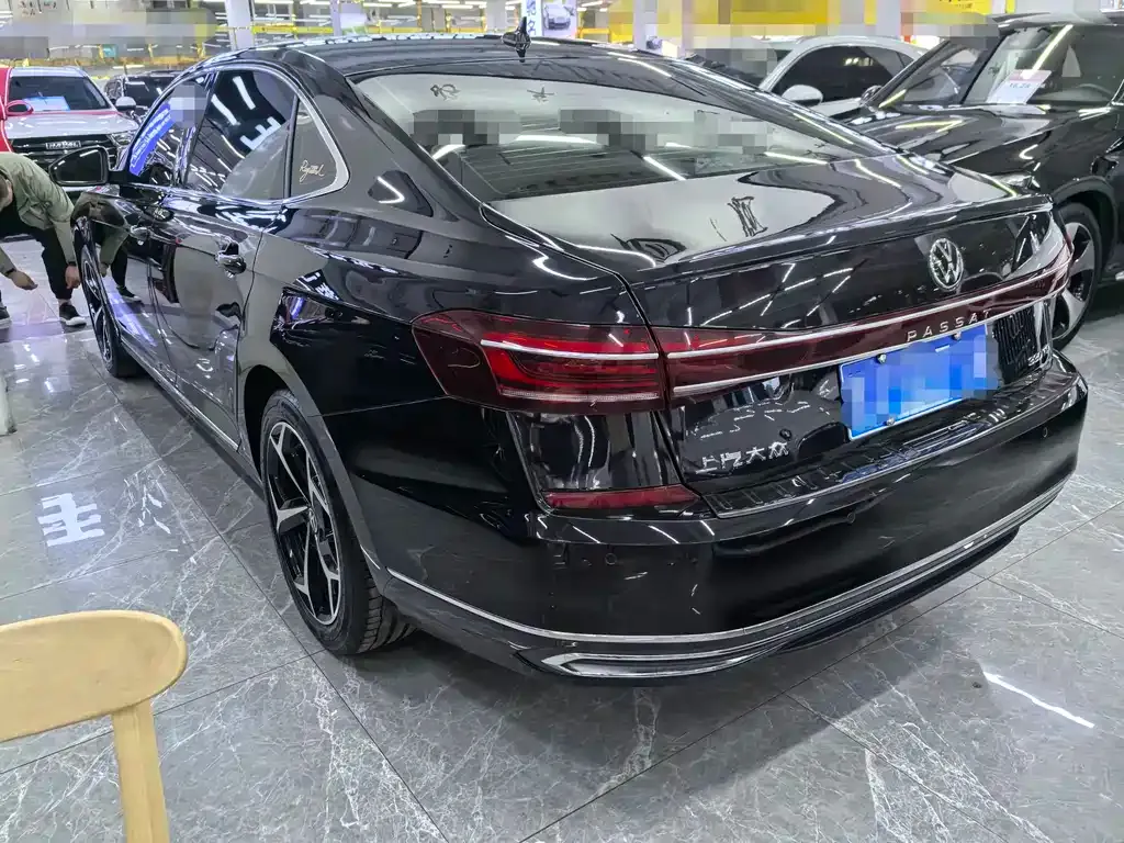 Volkswagen Passat — фото 10