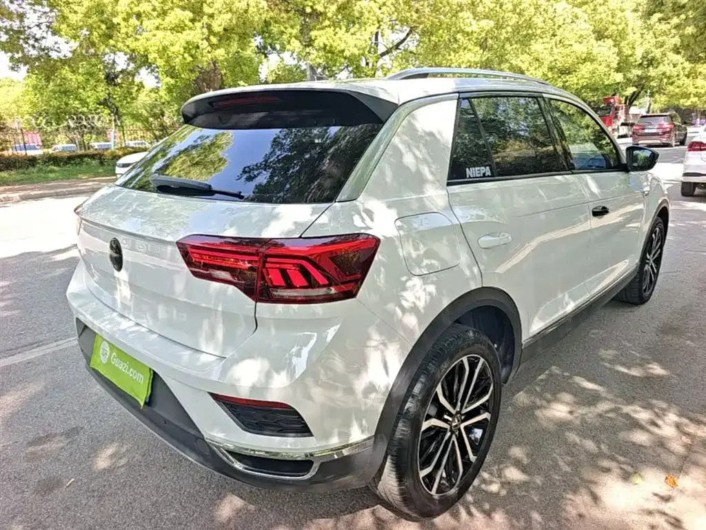 Volkswagen T-Roc — фото 10