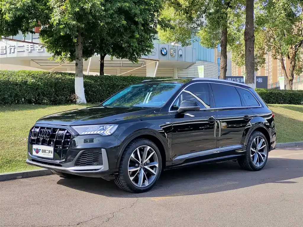 Audi Q7 — фото 1