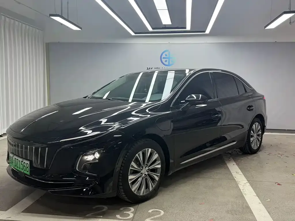Hongqi E-QM5 — фото 1