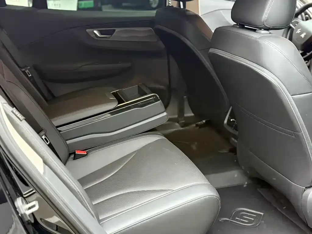 Hongqi E-QM5 — фото 3