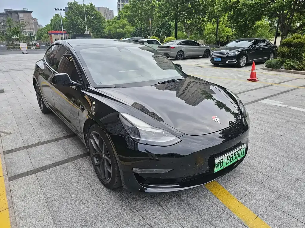 Tesla Model 3 — фото 9