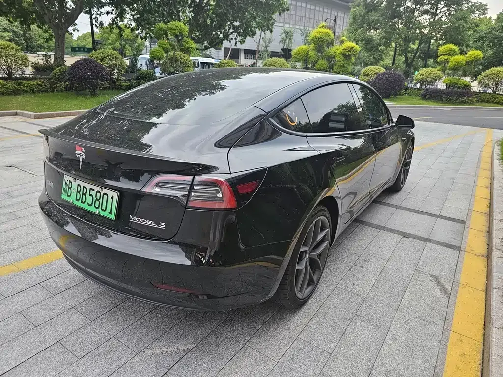 Tesla Model 3 — фото 10