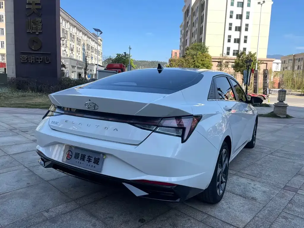 Hyundai Elantra — фото 8