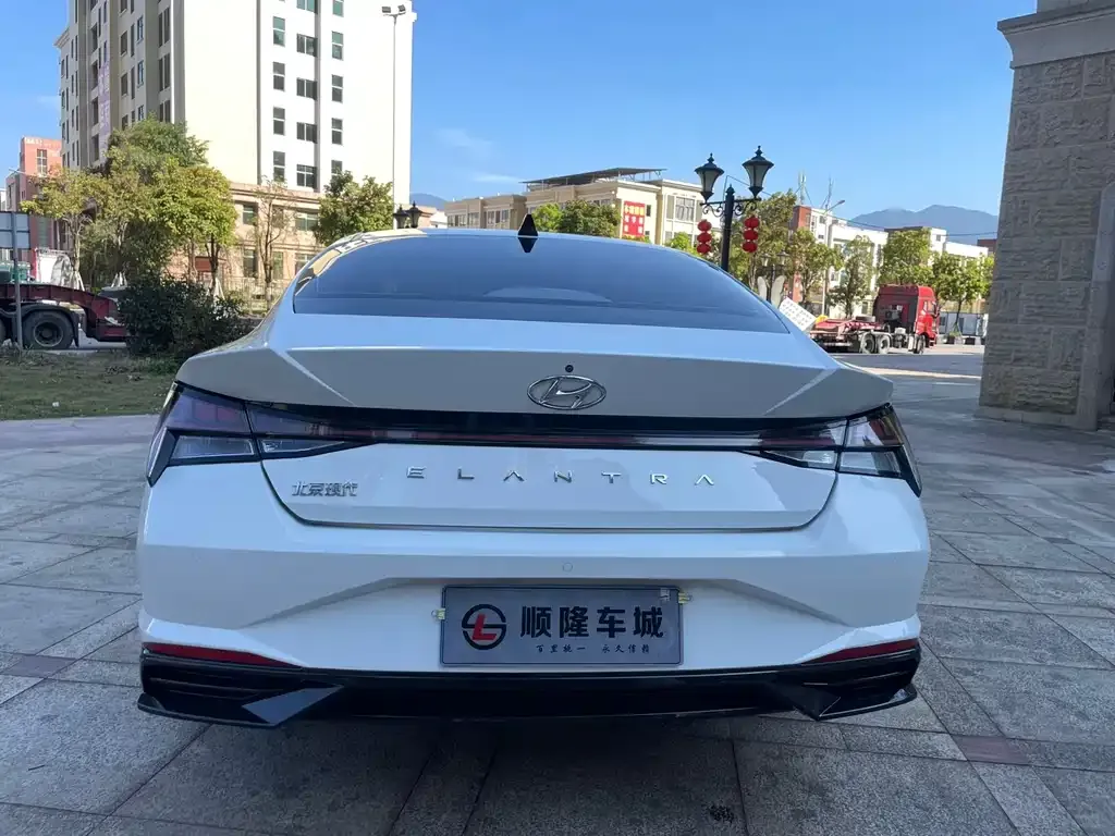 Hyundai Elantra — фото 4