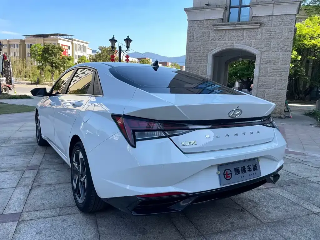 Hyundai Elantra — фото 7