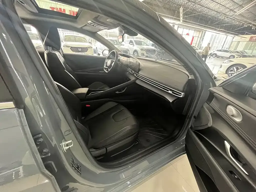 Hyundai Elantra — фото 4