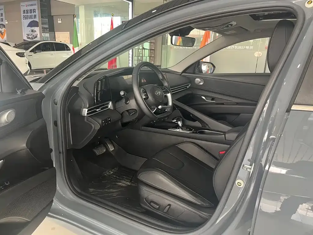 Hyundai Elantra — фото 5