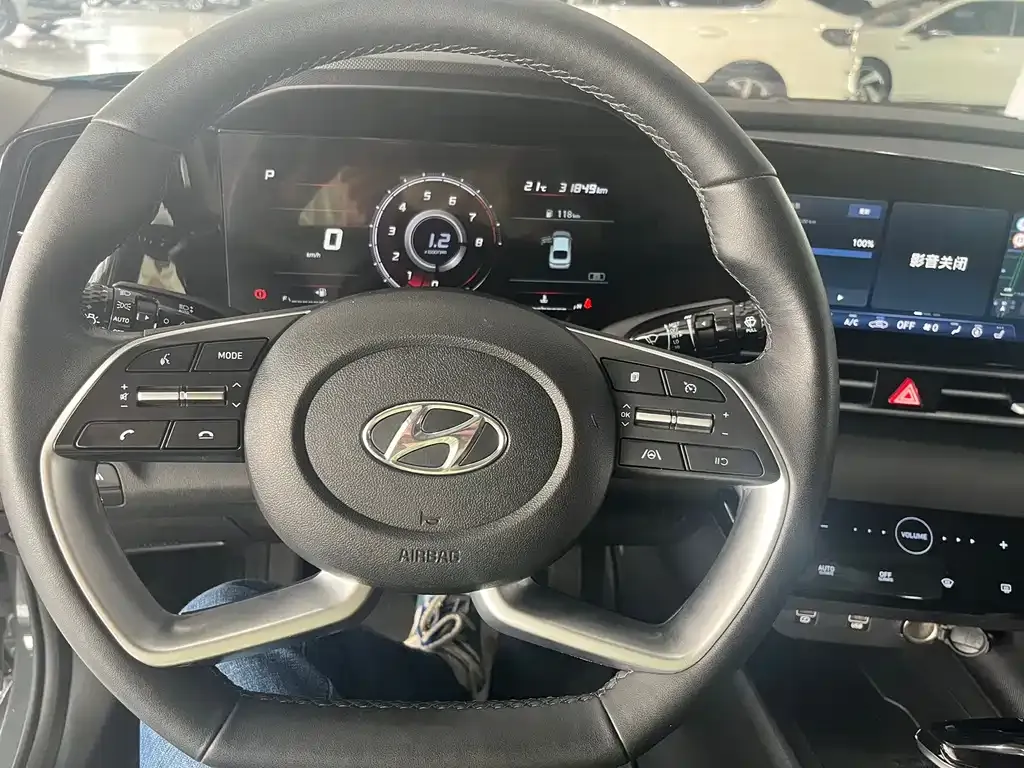 Hyundai Elantra — фото 6