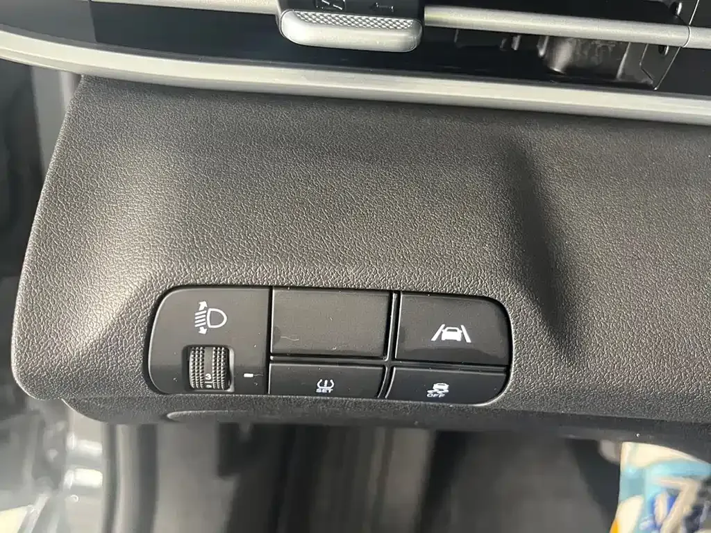 Hyundai Elantra — фото 10