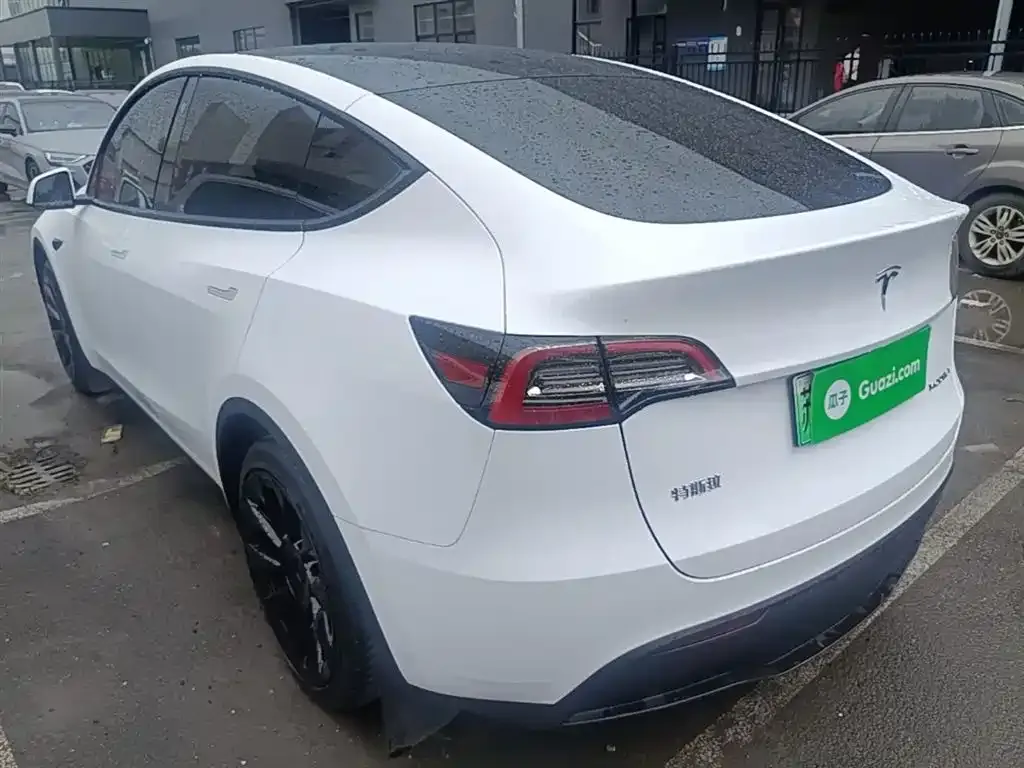 Tesla Model Y — фото 7