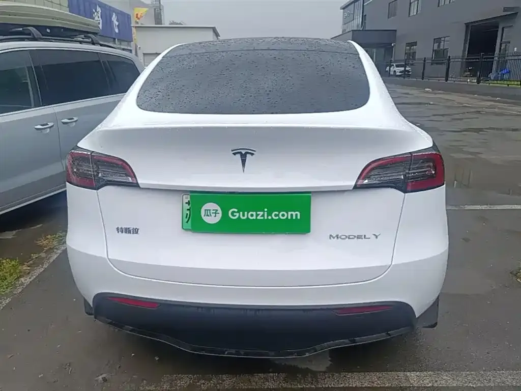 Tesla Model Y — фото 4