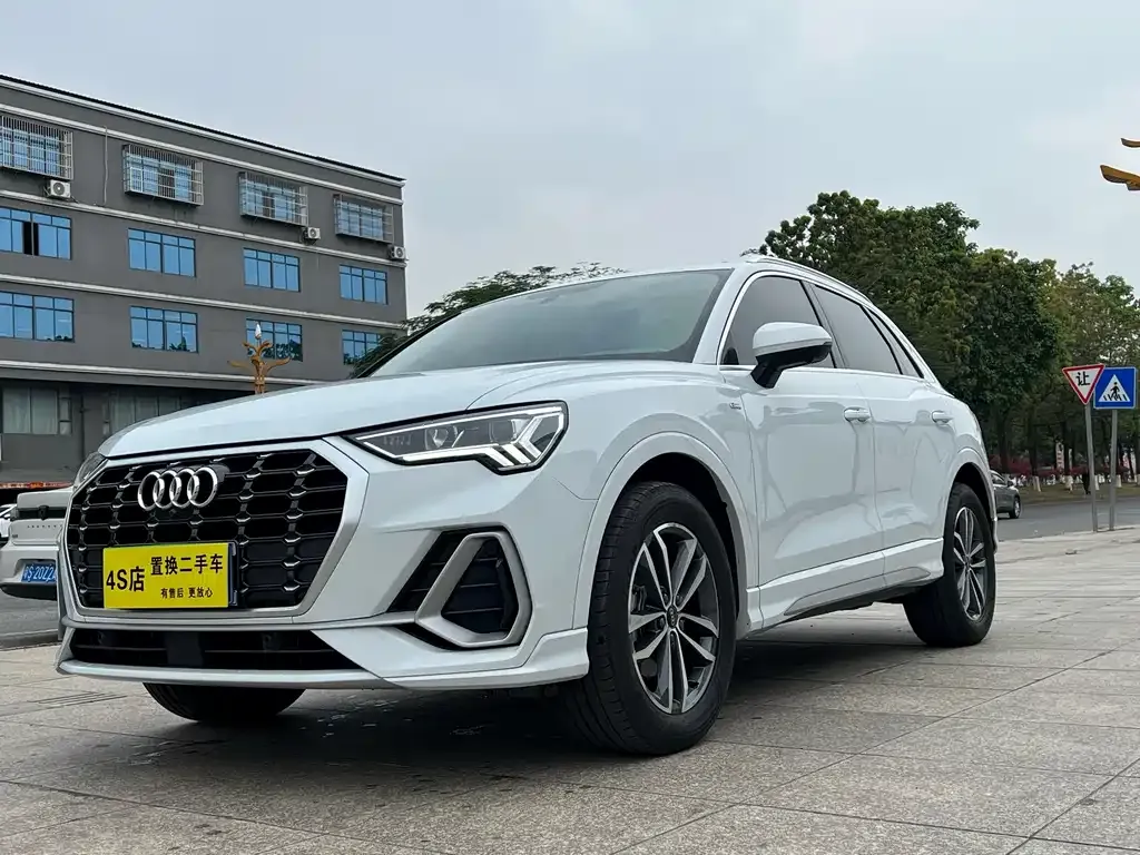Audi Q3 — фото 1
