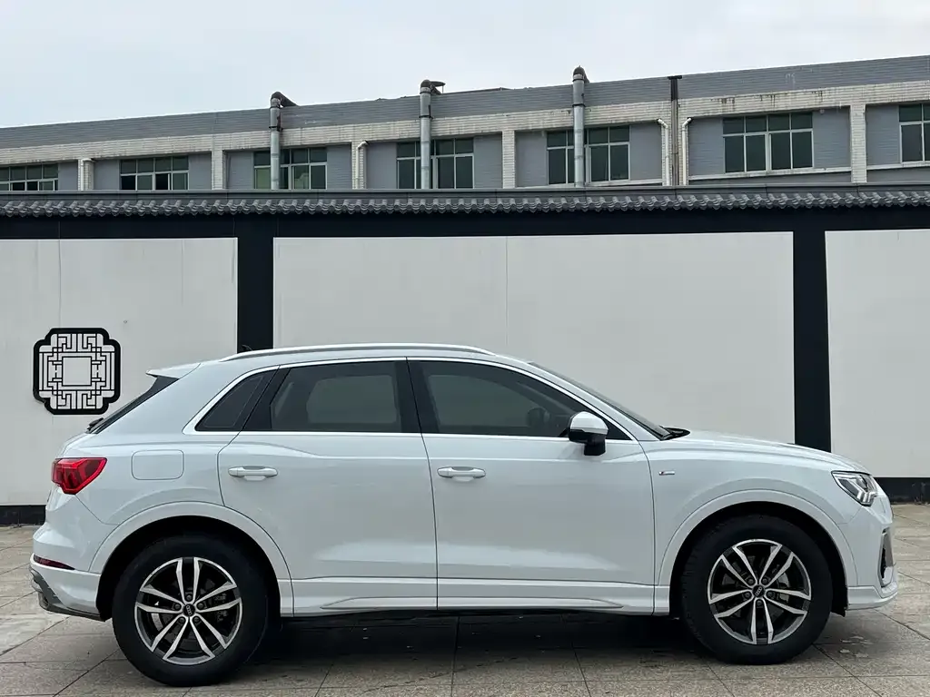 Audi Q3 — фото 10