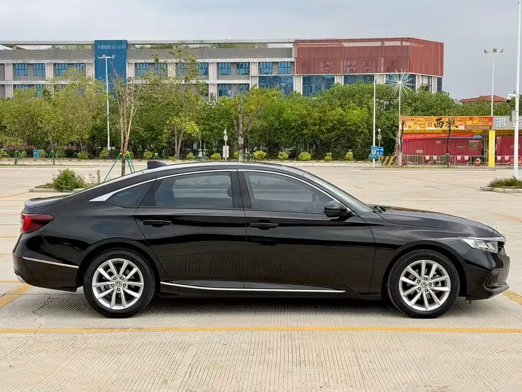 Honda Accord — фото 10