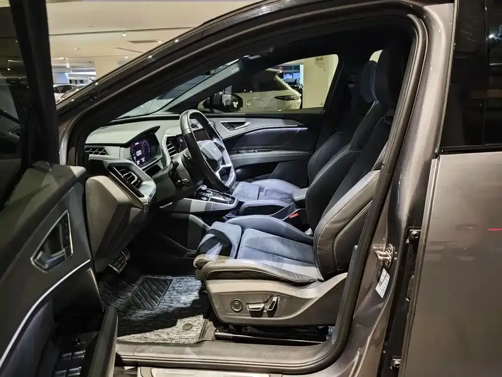 Audi Q5 e-tron 2023 из CN, фото 8