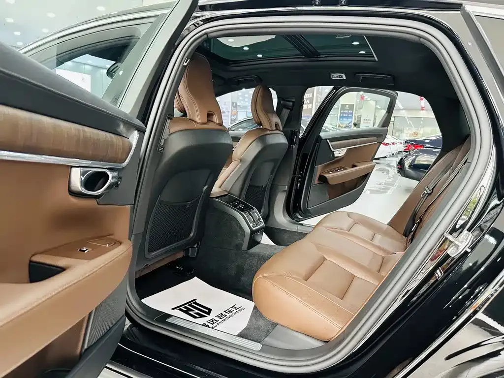 Volvo S90 — фото 10