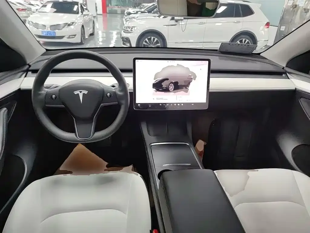 Tesla Model Y — фото 4