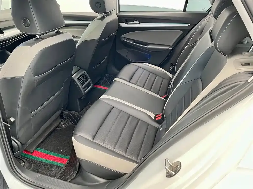 Volkswagen Golf 2022 из CN, фото 4