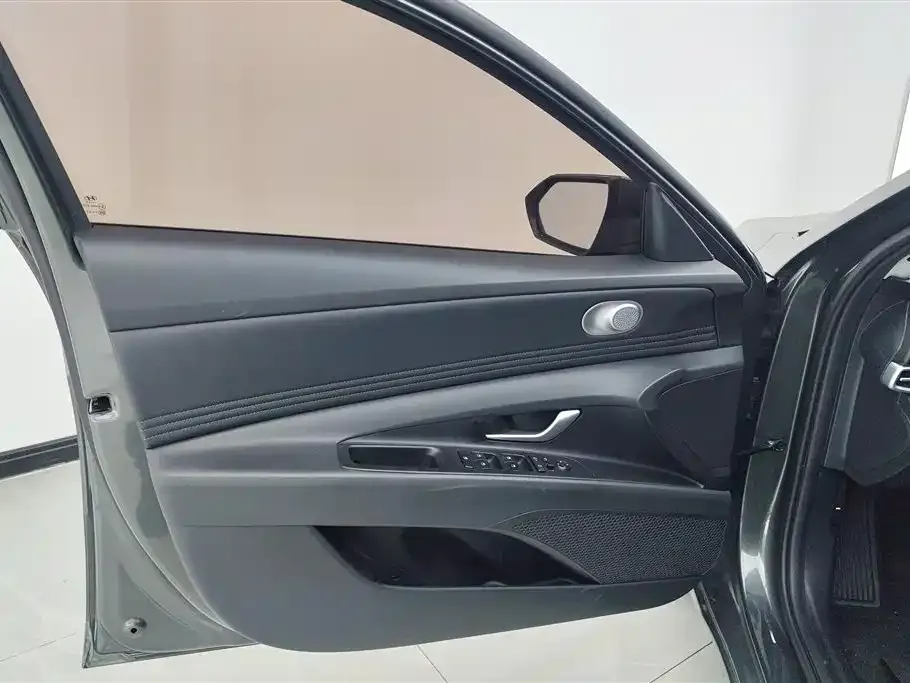 Hyundai Elantra — фото 4
