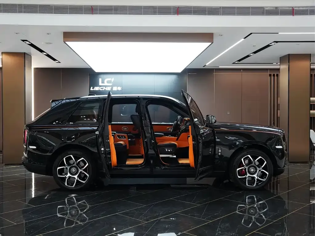 Rolls-Royce Cullinan — фото 9