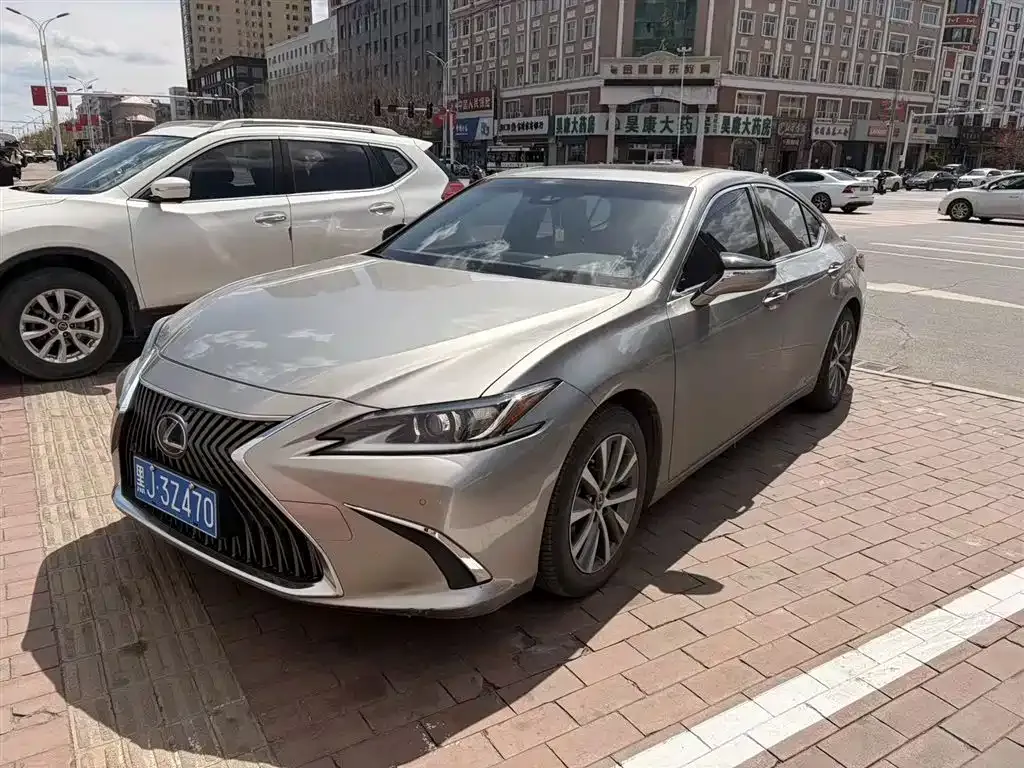 Lexus ES — фото 1